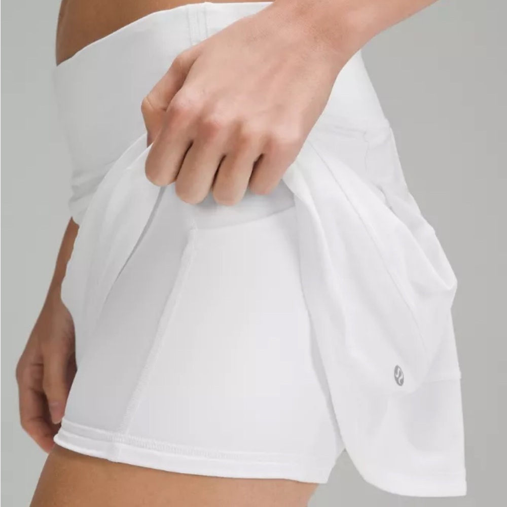✨🍋Lululemon Athletica White Shorts